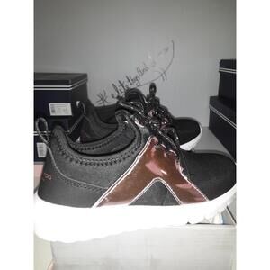 London Fog girls size 1, angel lane black & pink casual shoes NIB NEW (SHELF8)